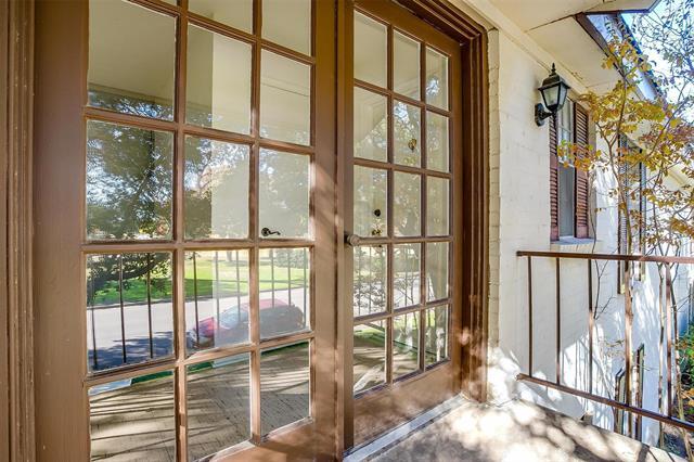 Building Photo - 4006 Ridglea Country Club Dr
