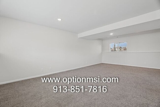 Building Photo - Beautiful 3-Bedroom Home with Modern Finishes & Fantastic Amenities!