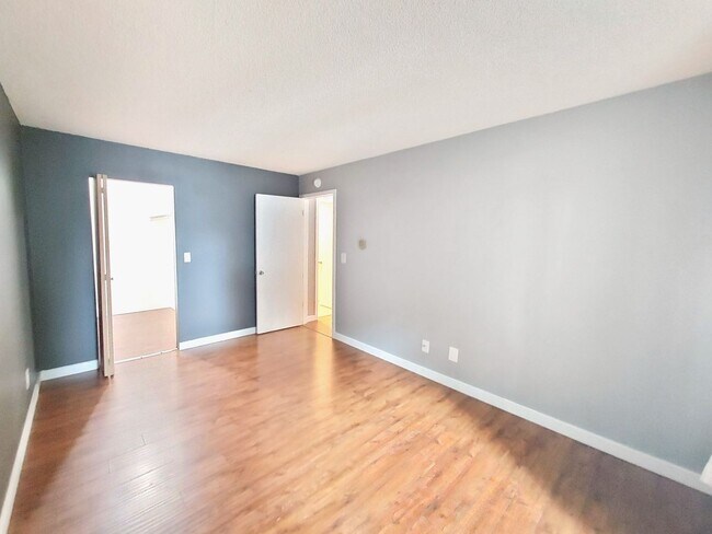 Building Photo - Ground Floor Two Bedroom!