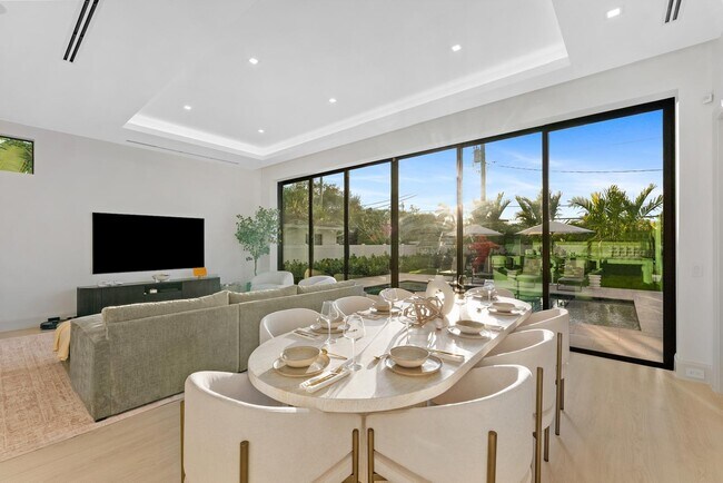 Building Photo - 220 S Swinton Ave