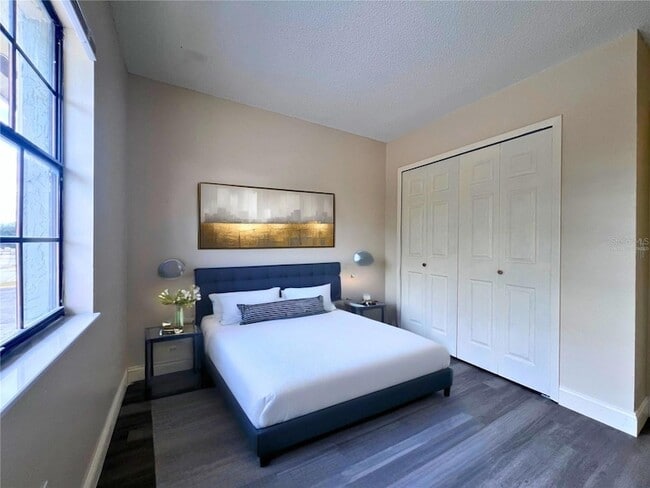 Building Photo - 52 N Fairfax Ave