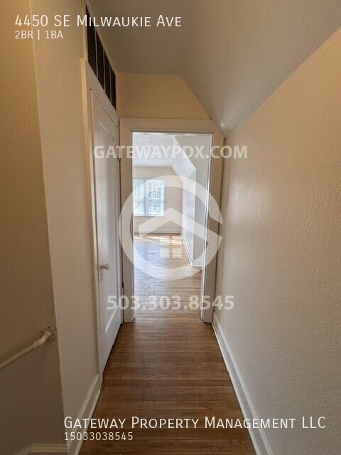 Building Photo - 4450 SE Milwaukie Ave