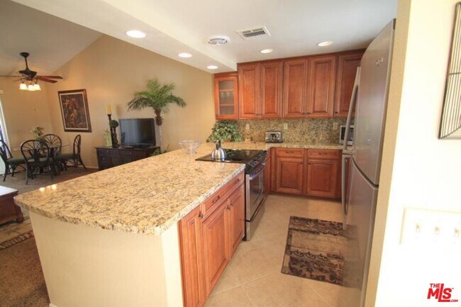 Building Photo - 40420 Bay Hill Way