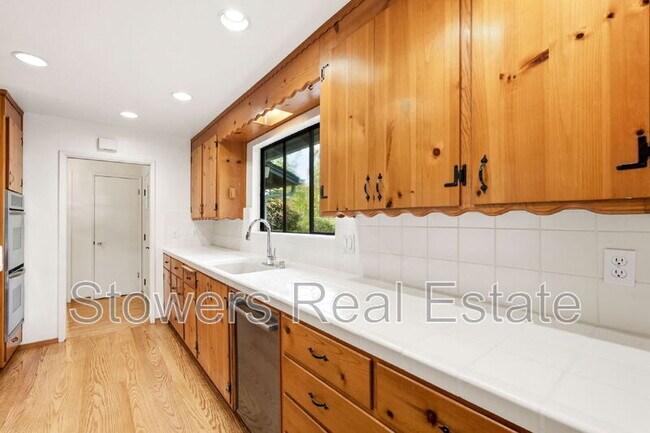 Building Photo - 10 Corte Del Rey