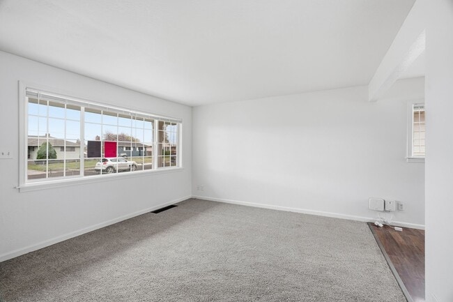 Building Photo - 3917 E Fairview Ave