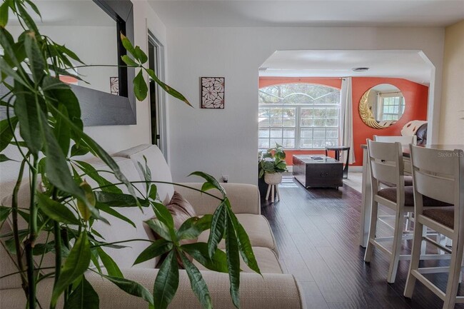 Building Photo - 203 W Crest Ave