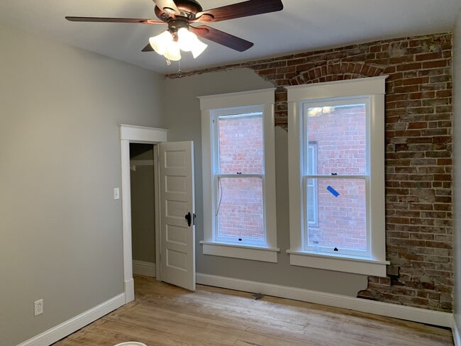 Building Photo - 519 S 11th St