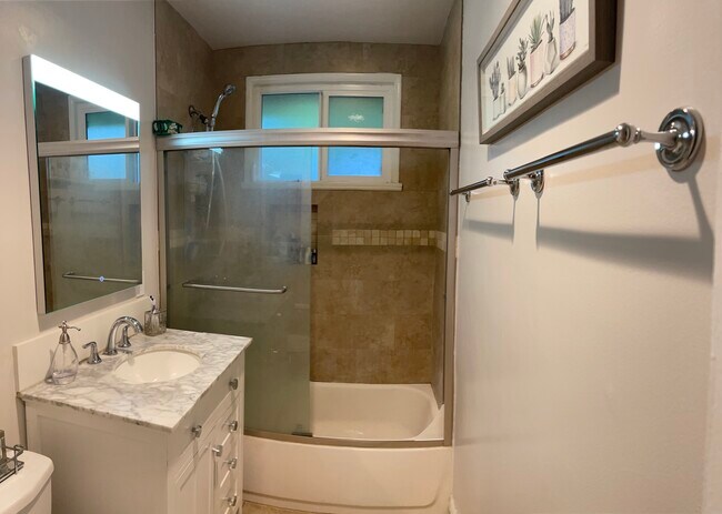 Building Photo - 7236 Oakdale Ave