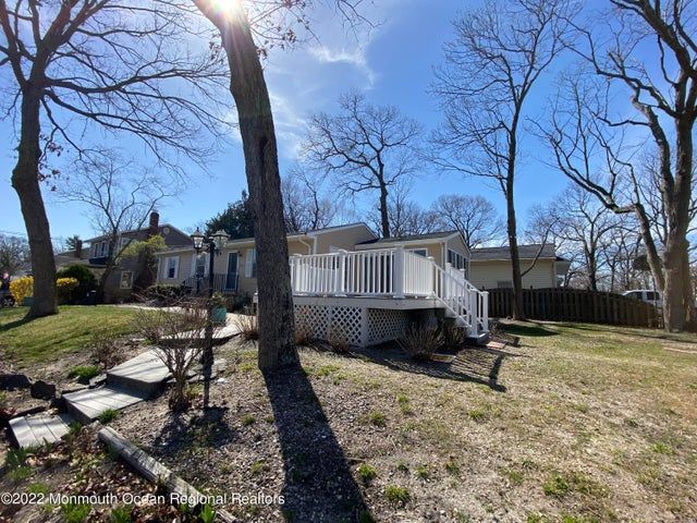 Building Photo - 211 Henley Ave