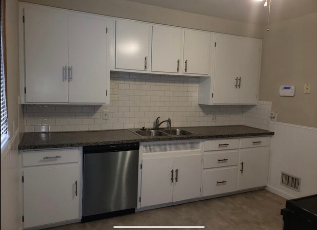 Building Photo - 278 Columbian Ave