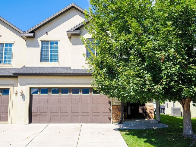 Building Photo - Beautiful 3-Bed, 2-Bath Townhome in Americ...