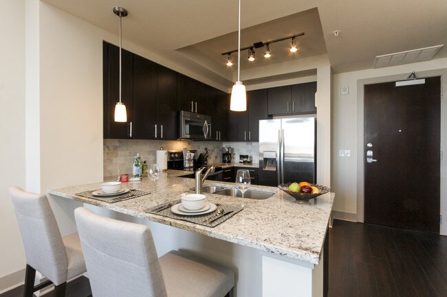 Building Photo - 7911 Westpark Dr