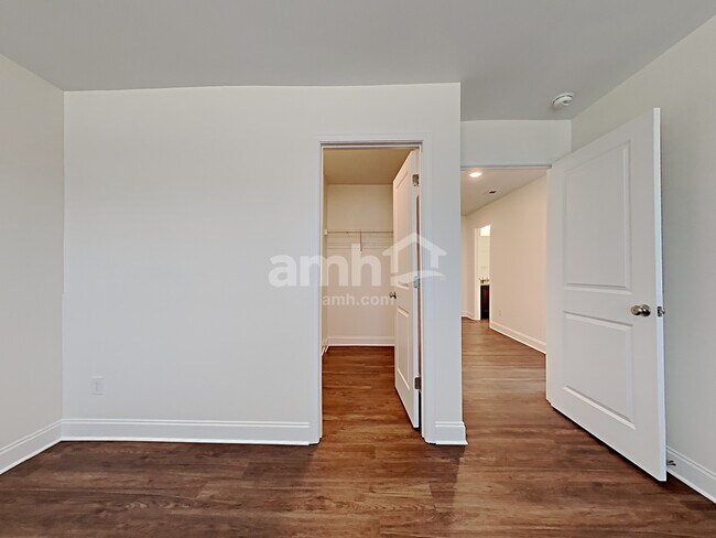 Building Photo - 161 Twin River Dr