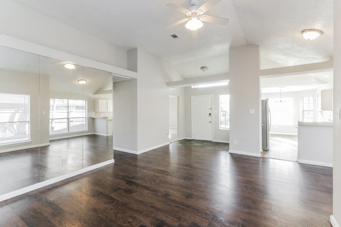 Building Photo - 1331 Glencliff Ct