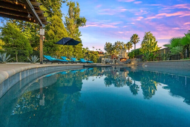 Building Photo - 1107 Shadowcrest Ln