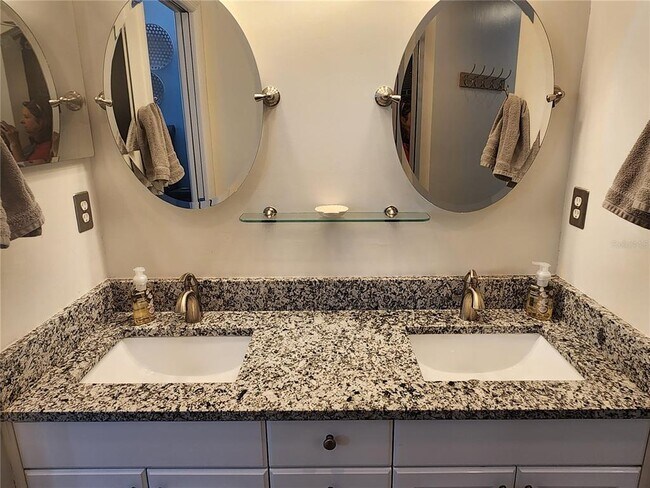 Building Photo - 6503 Fairway Gardens Dr