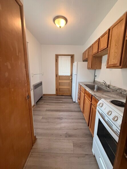 Building Photo - 4006 N Farwell Ave