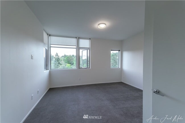 Building Photo - 3Bd/2.5Ba Seattle Townhome