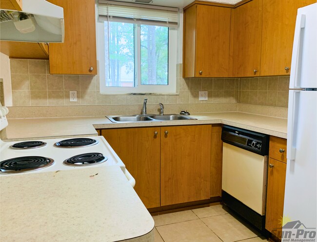 Building Photo - 1505 Edgewater Rd