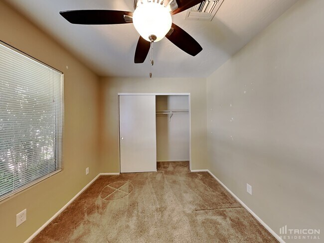 Building Photo - 5223 W Aster Dr