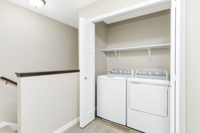 Building Photo - Otsego Townhome for RENT 3bd3ba2gar INTERIOR UNIT available May 01