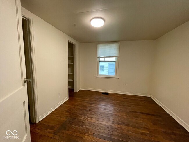 Building Photo - 4522 N Longworth Ave