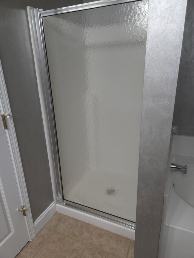 Building Photo - FOR RENT in NORTH COLUMBUS! Available NOW!