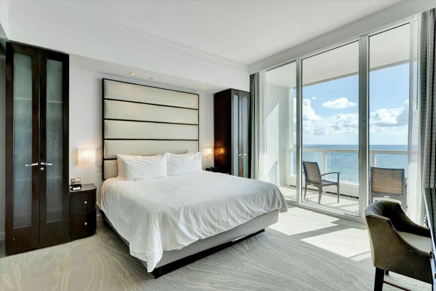 Building Photo - 4391 Collins Ave