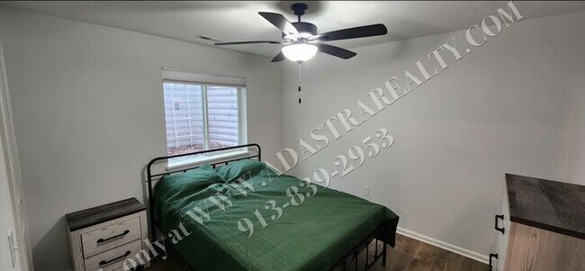 Building Photo - Like New Furnished Home in Lawrence Short Term Lease-Available NOW!!