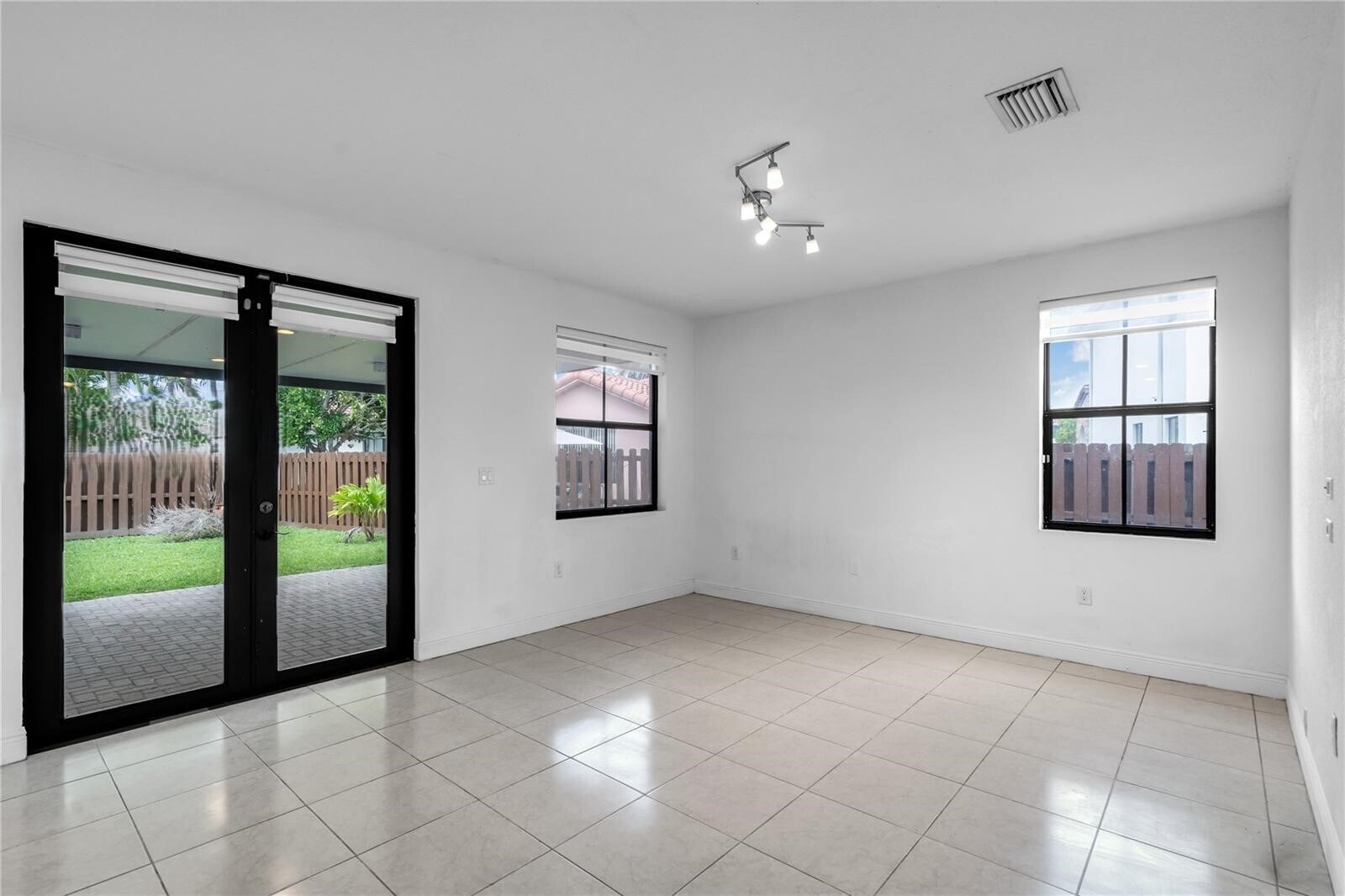 Building Photo - 9925 NW 10th St