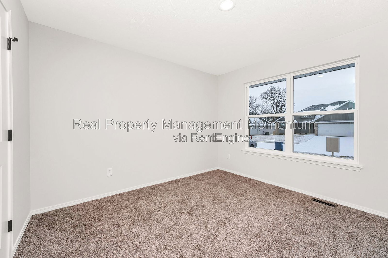 Building Photo - 749 E Penzance Cir