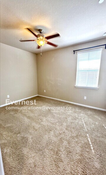 Building Photo - 2880 Donnell Dr