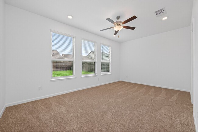 Building Photo - 16108 Dockside St
