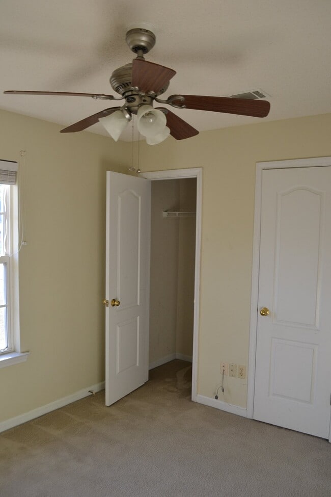 Building Photo - Home For Rent