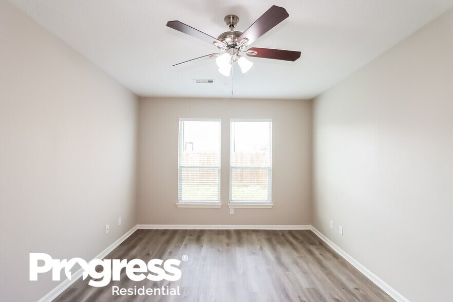 Building Photo - 974 Oak Falls Dr