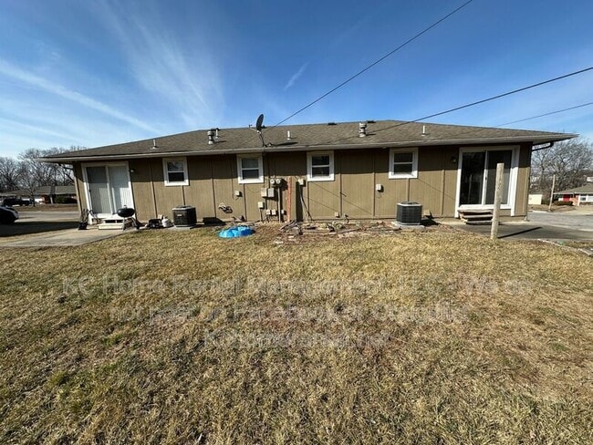 Building Photo - 405 NE Westwind Dr