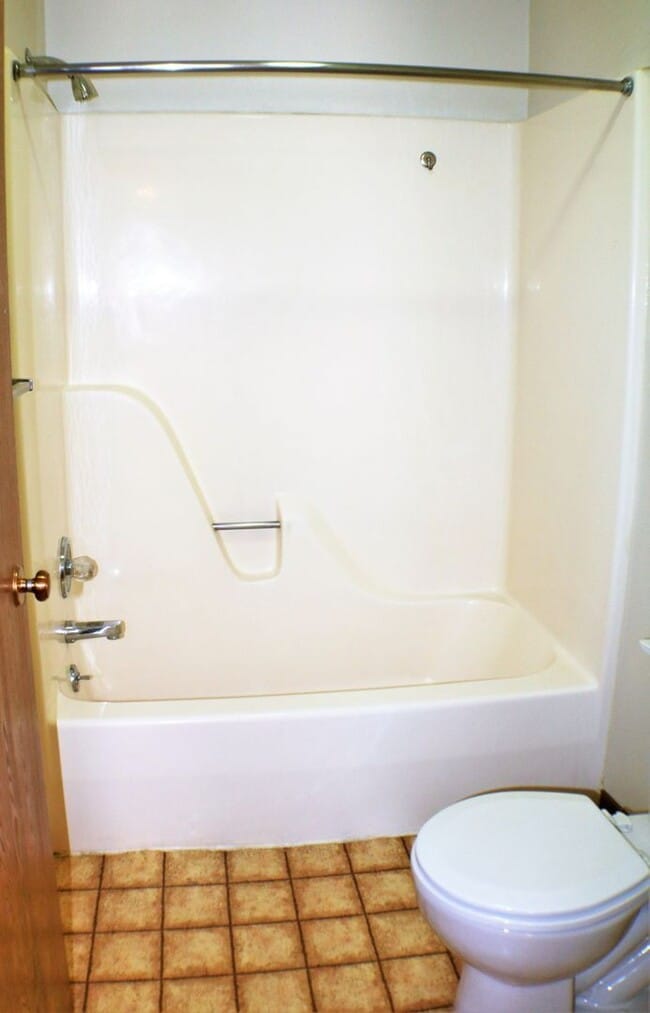 Building Photo - $1,195 | 2 Bedroom, 2 Bathroom Apartment |...