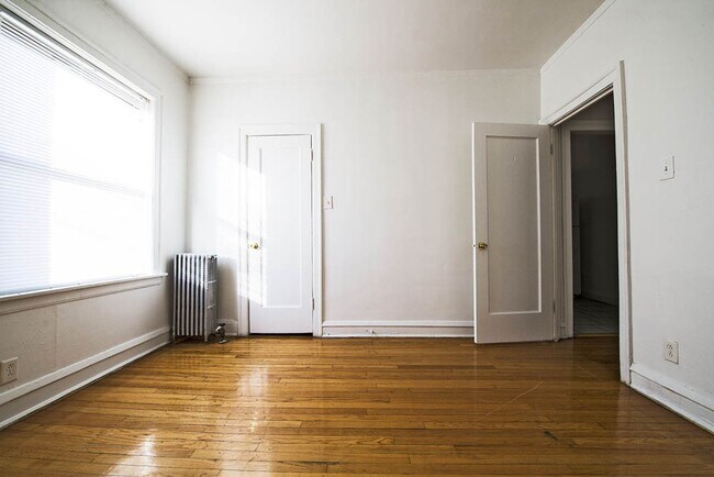 Building Photo - 1717 W 77th St