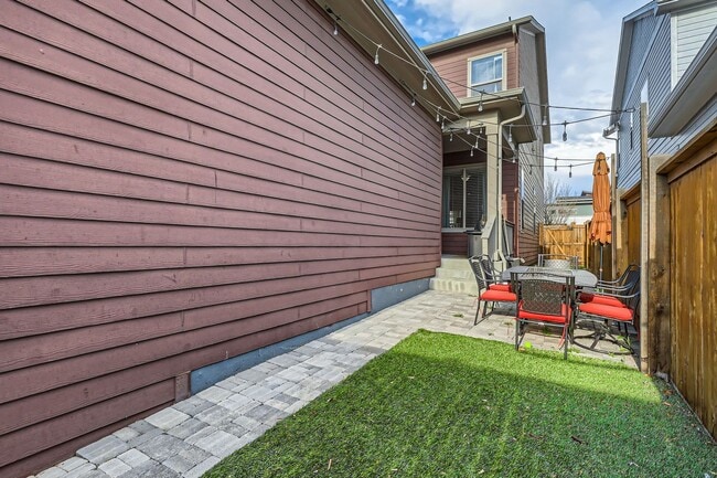 Building Photo - Gorgeous 4-bedroom, 3.5-bath home in Stapleton’s highly sought-after Willow Park East neighborhood!