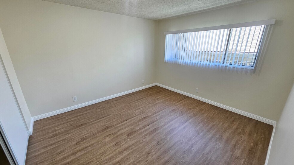 Building Photo - 3945 Stevely Ave