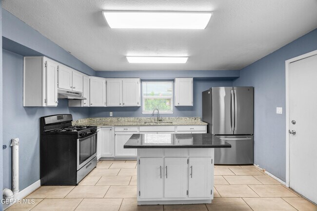 Building Photo - 3977 Las Casitas Dr