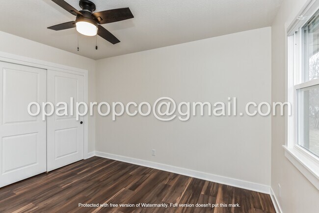 Building Photo - 3911 E Douglas Ave