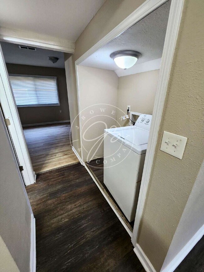 Building Photo - Updated 4-Bedroom Home with 1.5 Baths – Minutes from Oregon