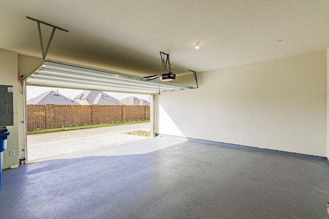 Building Photo - 326 Shasta Dr