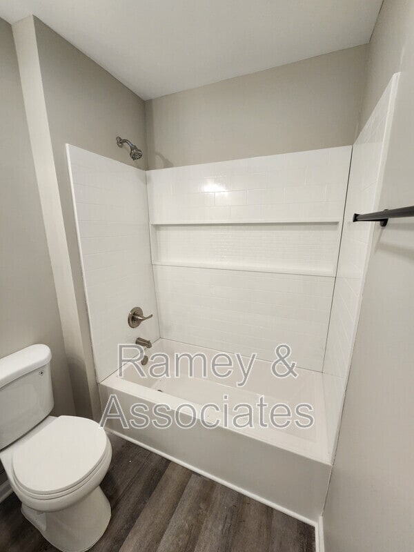 Building Photo - 515 S 20th St