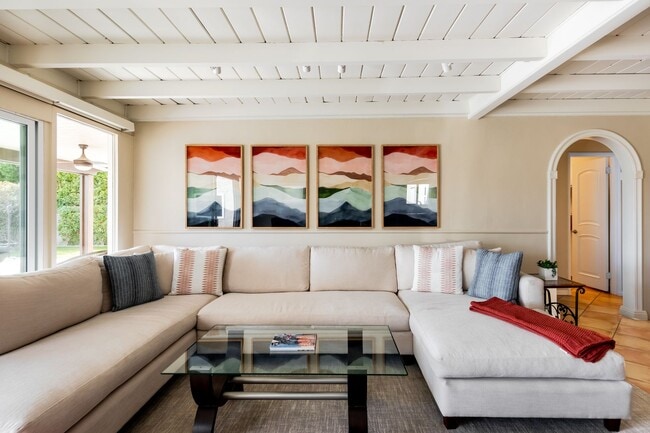 Building Photo - Movie Colony Oasis - Peaceful, Walk to Downtown (Monthly Only - No Long Term)