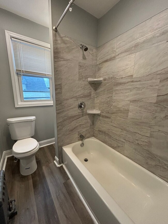 Building Photo - 4 BD 1.5 BA