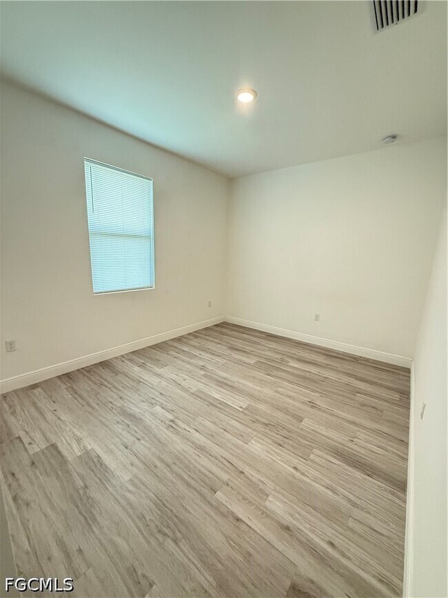 Building Photo - 611 Greenbriar Blvd