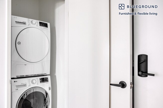 Building Photo - 3540 Wilshire Blvd