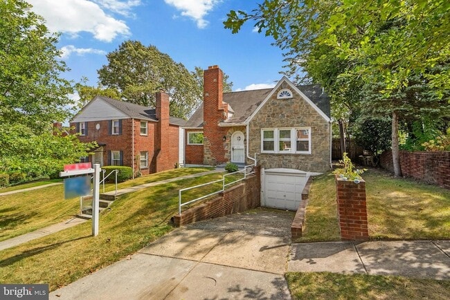 Building Photo - 2107 Brighton Rd